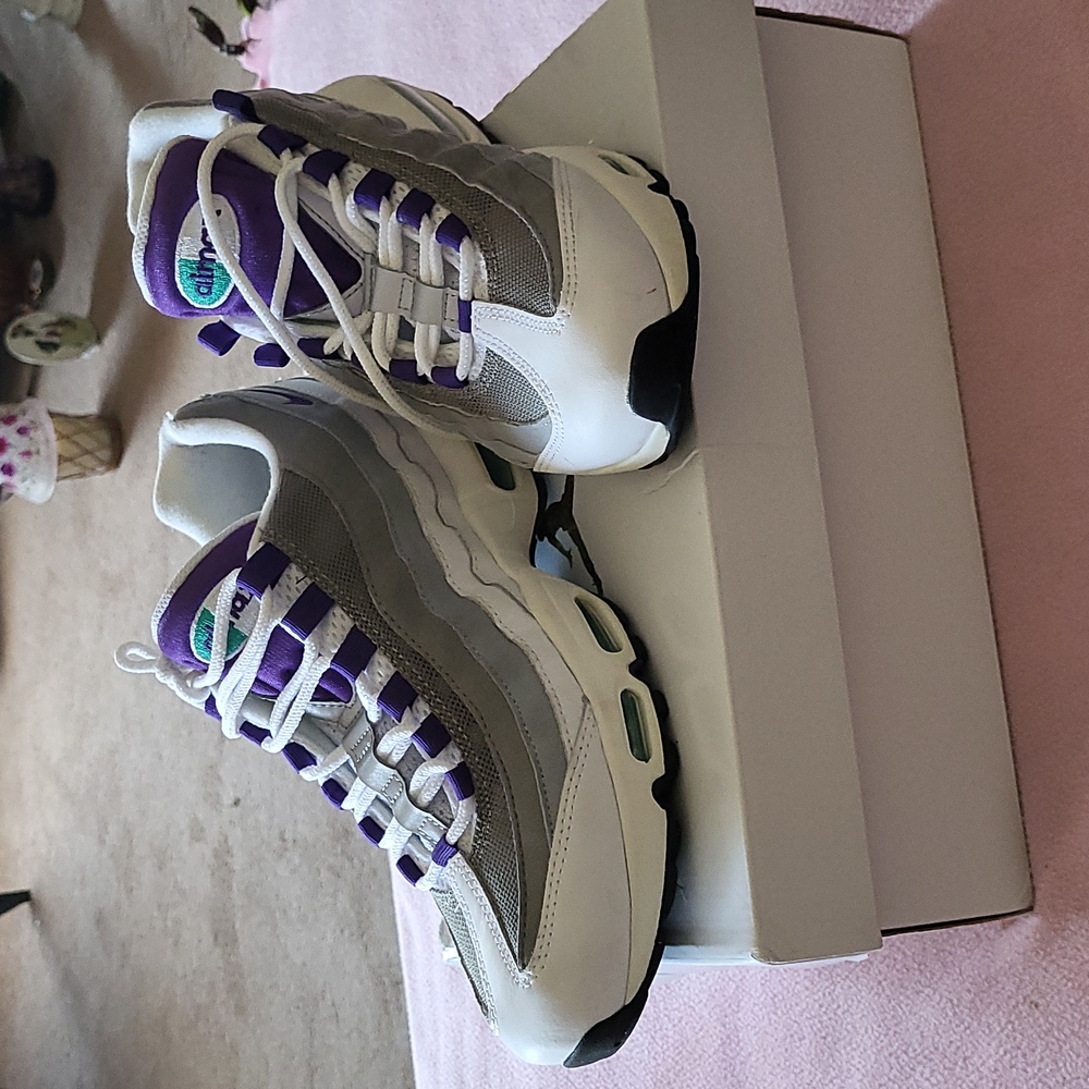 Airmax nike women size 10 purple & gray 💜
